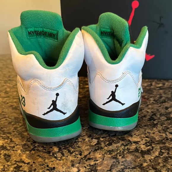 Jordan retro 5 White and Green Sneakers EUC 6 - Picture 5 of 13